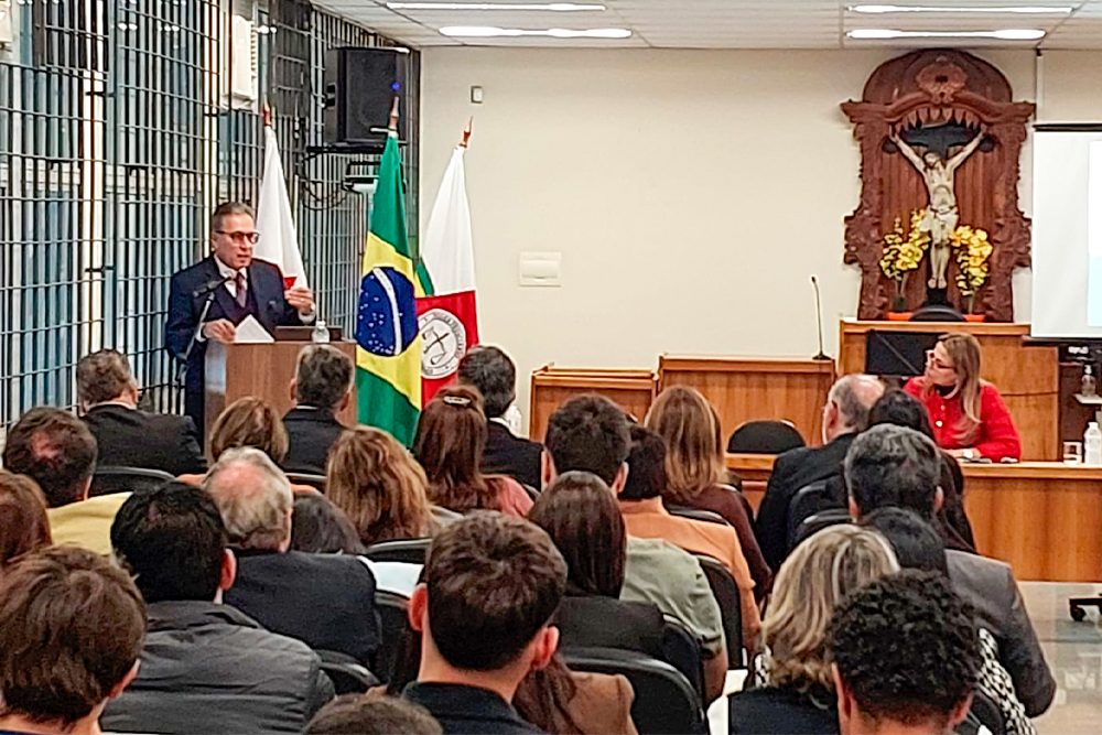 MINISTRO AFRÂNIO VILELA DEBATE USO DA INTELIGÊNCIA ARTIFICIAL NO JUDICIÁRIO DURANTE EVENTO EM SÃO JOÃO DEL-REI