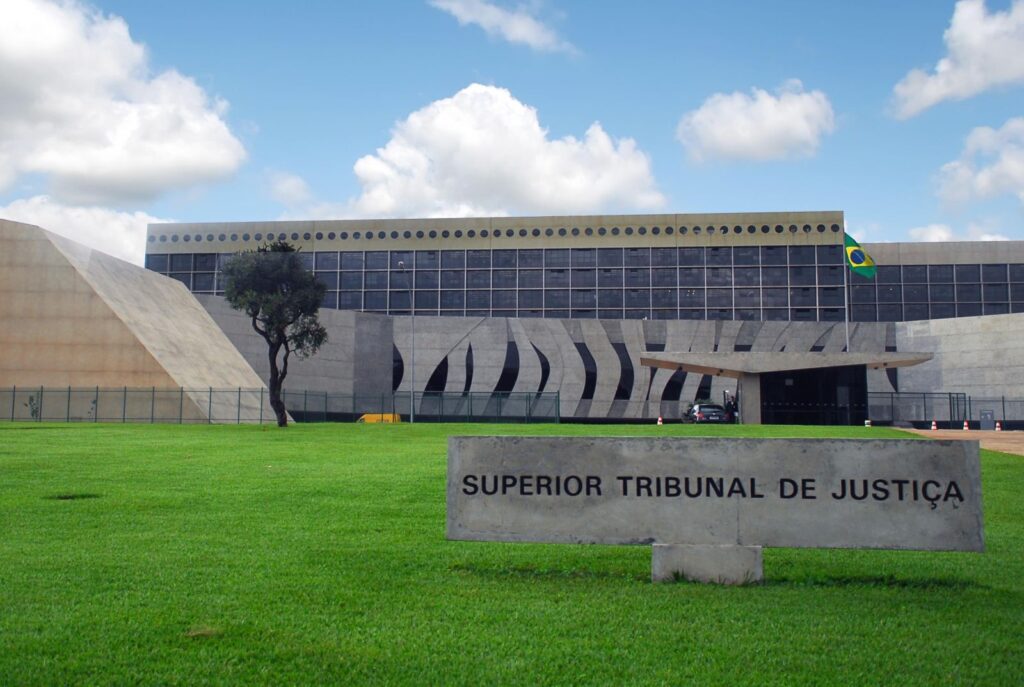 INCLUSÃO EM FOLHA NÃO SUSPENDE PRESCRIÇÃO DA OBRIGAÇÃO DE PAGAR IMPOSTA À FAZENDA PÚBLICA, DEFINE STJ