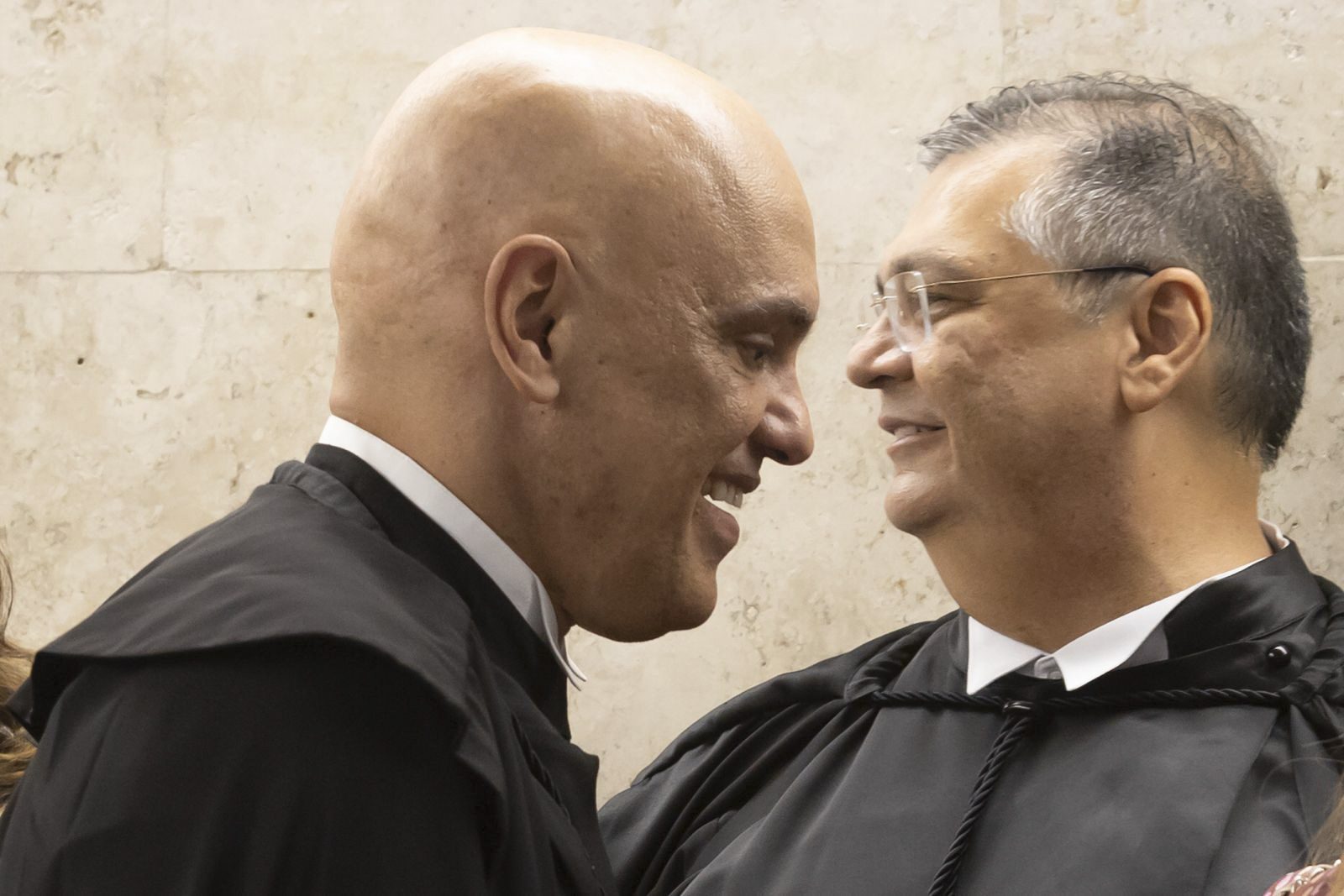 APÓS LEI MAGNITSKY, FLÁVIO DINO MANIFESTA SOLIDARIEDADE A ALEXANDRE DE MORAES