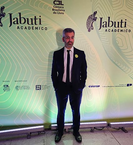 PROFESSOR ORLANDO VILLAS BÔAS FILHO VENCE O PRÊMIO JABUTI ACADÊMICO NA CATEGORIA DIREITO