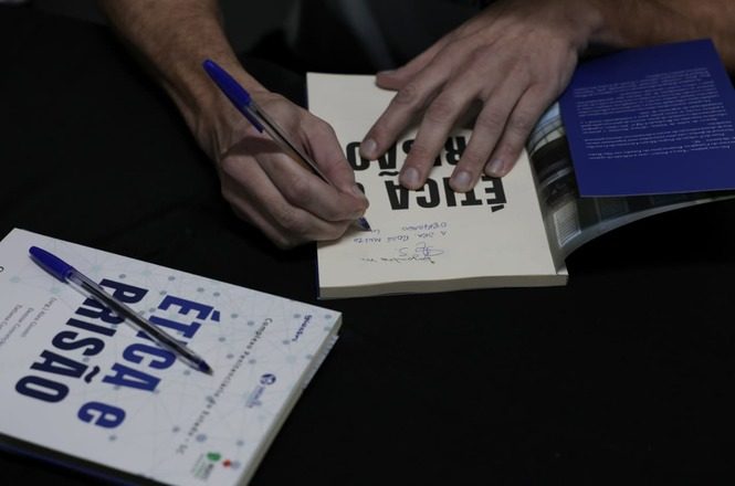 PROJETO MENTES LITERÁRIAS LANÇA OBRAS DE DETENTOS EM PRESÍDIOS DE SANTA CATARINA