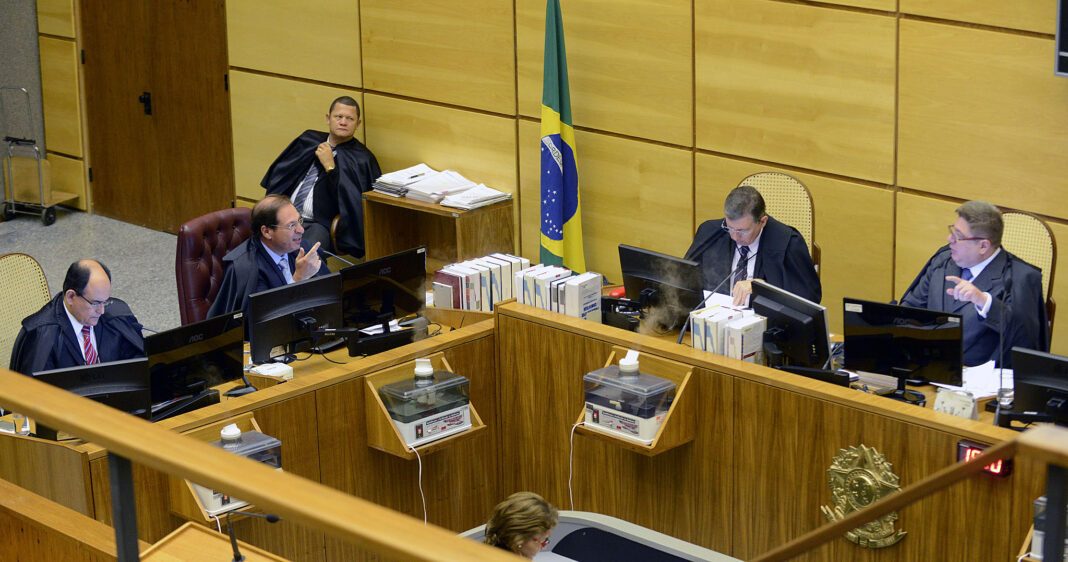 STJ DECIDE QUE TENTATIVA DE CITAÇÃO POR OFICIAL DE JUSTIÇA NÃO É EXIGÊNCIA PARA ARRESTO ELETRÔNICO