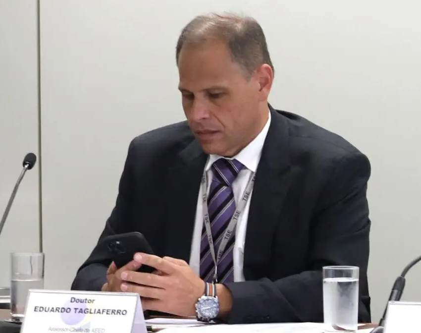 MORAES QUER EXTRADIÇÃO DE EX-ASSESSOR DO TSE ACUSADO DE VAZAMENTOS