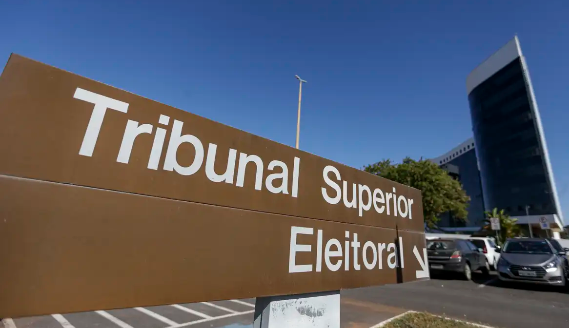JUSTIÇA FEDERAL ASSEGURA PERMANÊNCIA DE CANDIDATA EM CONCURSO MESMO APÓS AUSÊNCIA EM HETEROIDENTIFICAÇÃO