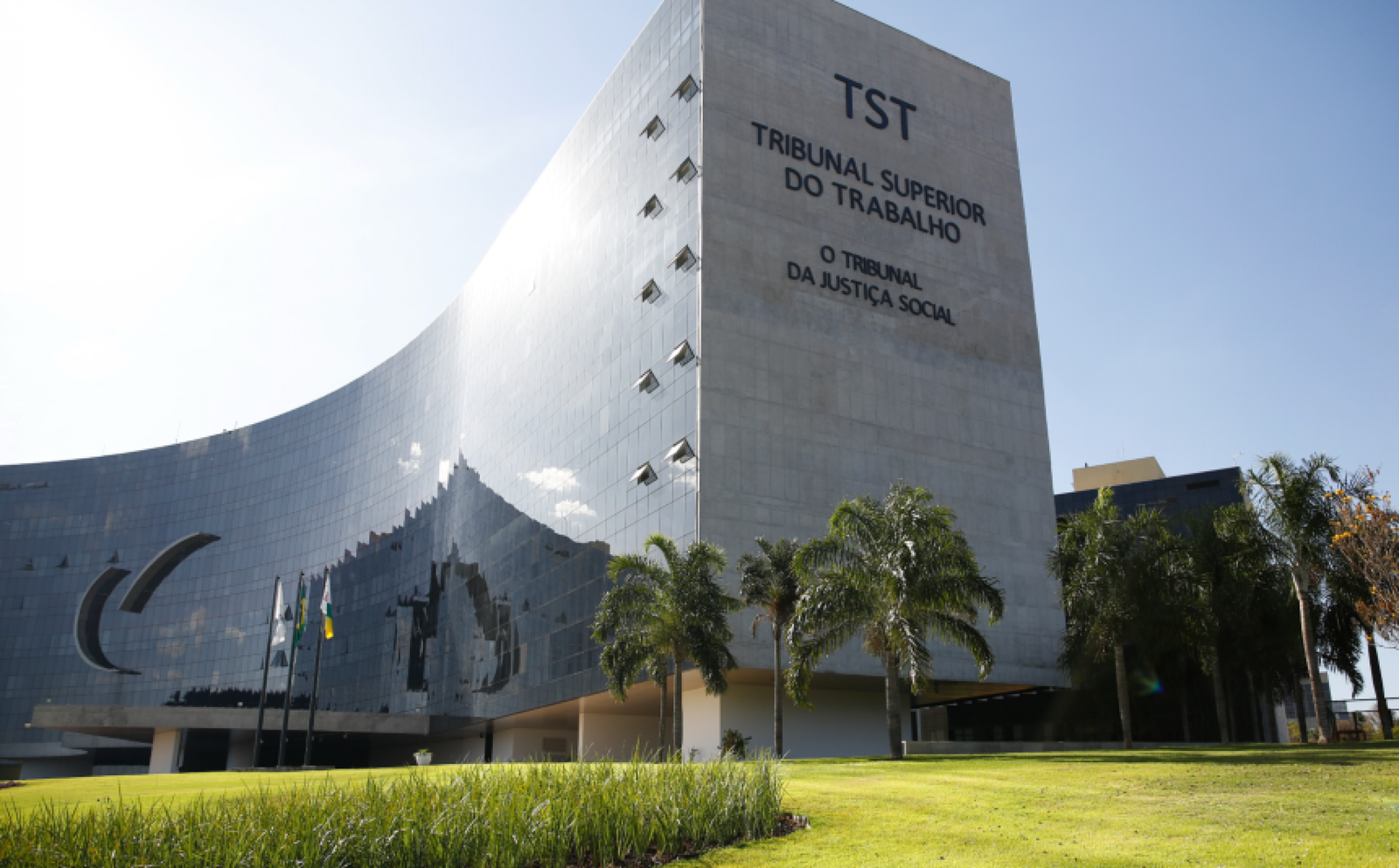 TST ANULA ACORDO TRABALHISTA FIRMADO SEM ADVOGADO E REAFIRMA EXIGÊNCIA LEGAL DE ASSISTÊNCIA