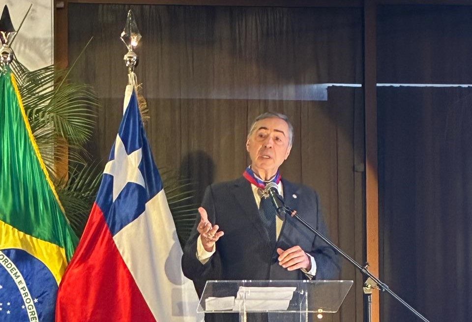 LUIS ROBERTO BARROSO RECEBE COMENDA DO GOVERNO CHILENO POR ATUAÇÃO EM DEFESA DA DEMOCRACIA