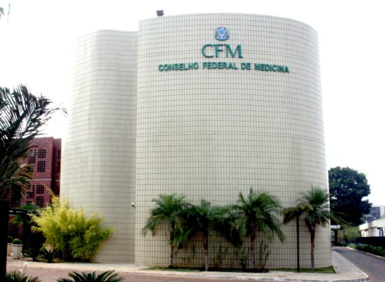 LIMINAR RETIRA DE CONSELHOS REGIONAIS DE MEDICINA PODER DE INTERDITAR CURSOS DE GRADUAÇÃO