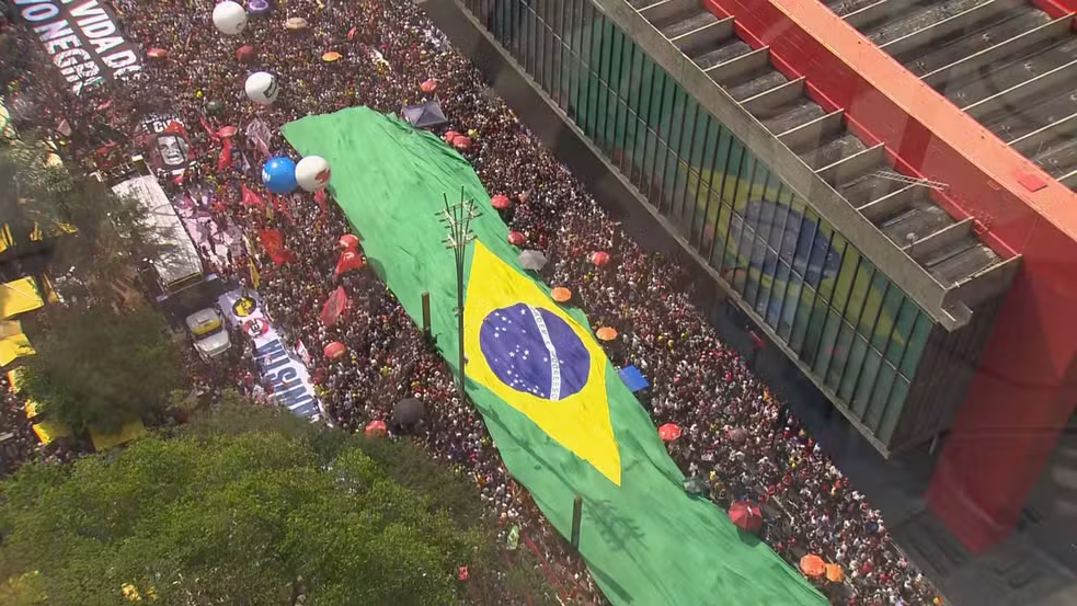 GILMAR MENDES DIZ QUE MANIFESTAÇÕES FORTALECEM DEMOCRACIA NO BRASIL