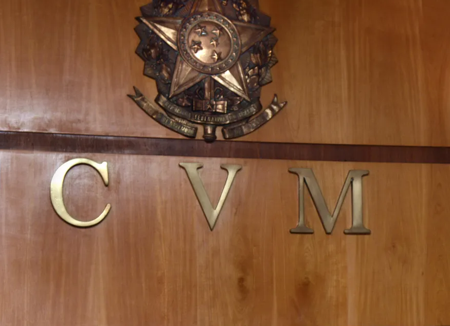 JUSTIÇA DETERMINA QUE CVM REINTEGRE CANDIDATO PARDO À LISTA DE CLASSIFICADOS EM CONCURSO