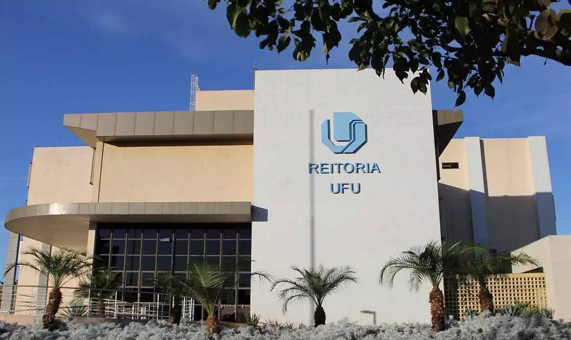 TRF-6 NEGA MATRÍCULA EM UNIVERSIDADE A ESTUDANTE APROVADO NO VESTIBULAR SEM CONCLUIR ENSINO MÉDIO