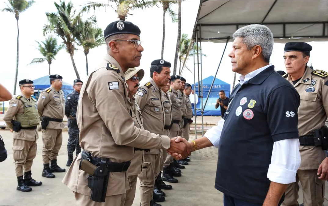 GOVERNADOR DA BAHIA QUESTIONA NORMA FEDERAL SOBRE ESTRUTURA DAS PMS E DOS BOMBEIROS