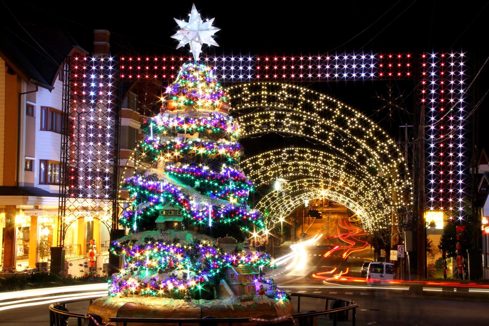 JUSTIÇA CONDENA PREFEITO, EX-PREFEITO E EMPRESÁRIOS POR IRREGULARIDADES NO NATAL LUZ DE GRAMADO