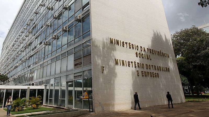TRF-6 CONFIRMA VALIDADE DE NORMAS QUE EXIGEM TRANSPARÊNCIA NA DIFERENÇA SALARIAL ENTRE HOMENS E MULHERES