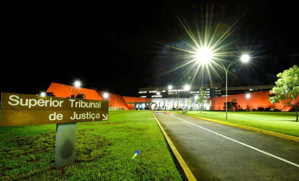 DECRETO FEDERAL NÃO PODE EMBASAR PRESCRIÇÃO INTERCORRENTE EM PROCESSOS ADMINISTRATIVOS ESTADUAIS E MUNICIPAIS