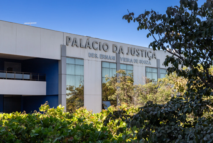 STF INVALIDA LEI DO MATO GROSSO QUE EXIGIA IDADE MÍNIMA PARA INGRESSO NA MAGISTRATURA ESTADUAL