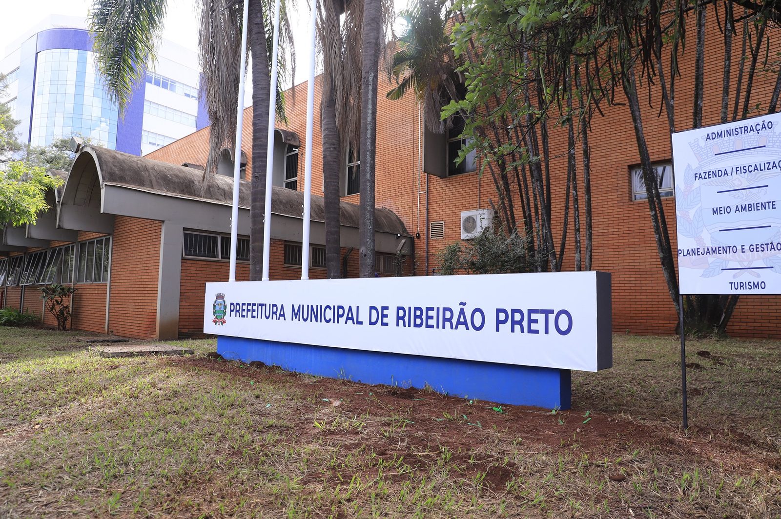 STF SUSPENDE DECISÃO QUE INVALIDOU CONTRATAÇÕES TEMPORÁRIAS DE PROFESSORES EM RIBEIRÃO PRETO (SP)