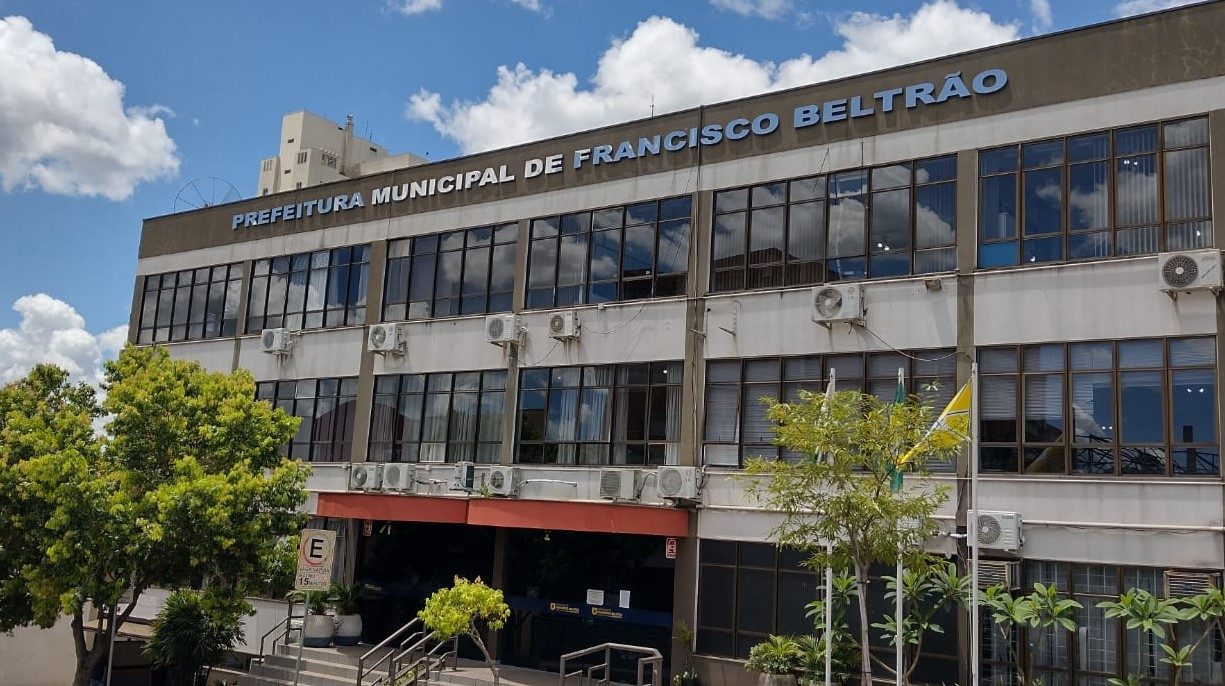 CANDIDATA GARANTE ACESSO A ESPELHO DE CORREÇÃO DE PROVA PRÁTICA EM CONCURSO PARA PROFESSORA NO PARANÁ