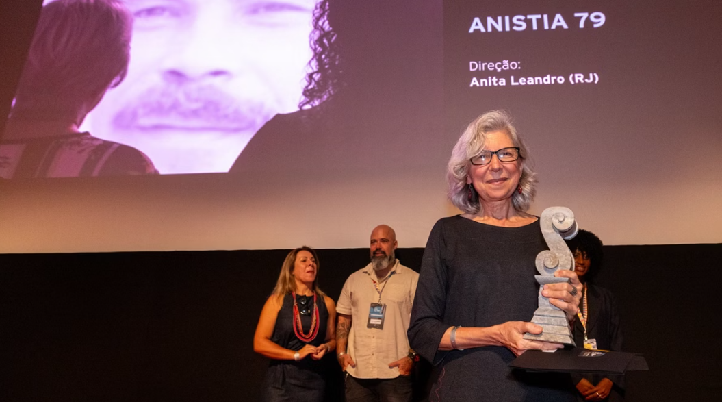 Documentário Anistia 79, de Anita Leandro, vence Mostra de Tiradentes de 2026