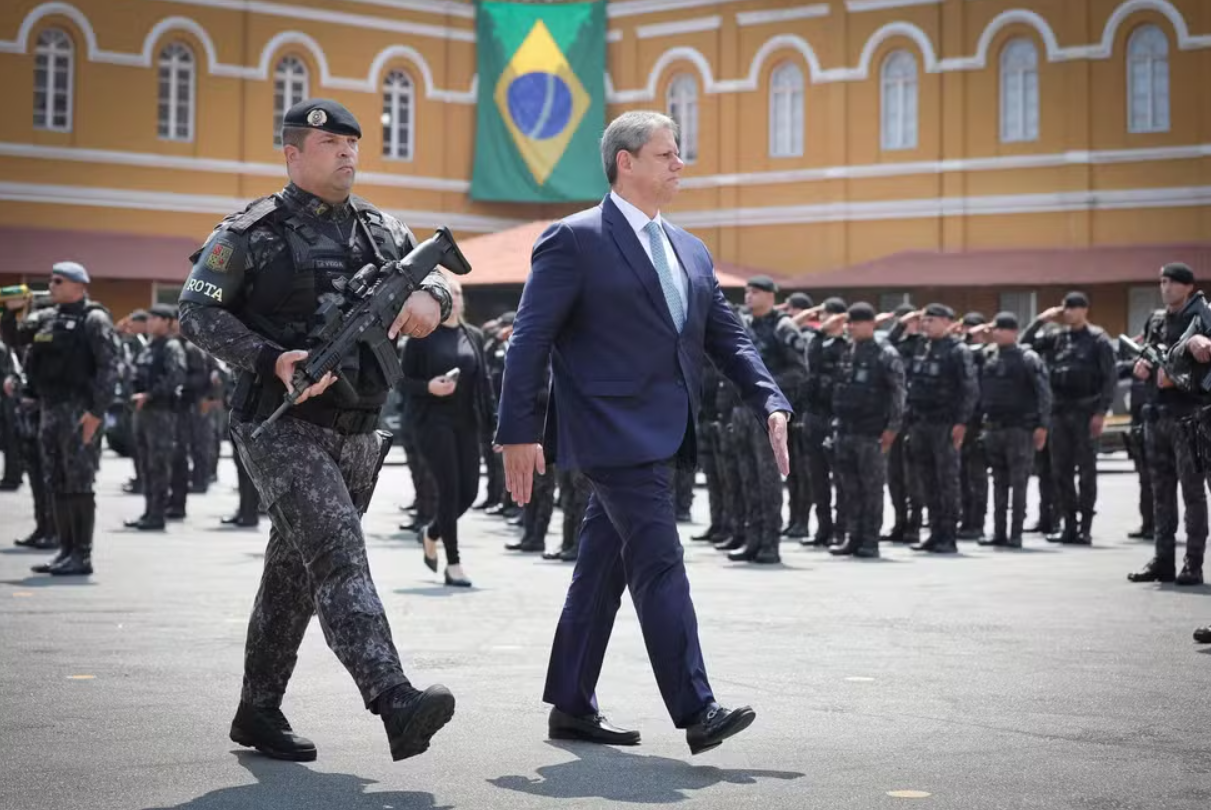 JUSTIÇA SUSPENDE REGRAS DE ESCOLAS CÍVICO-MILITARES EM SÃO PAULO