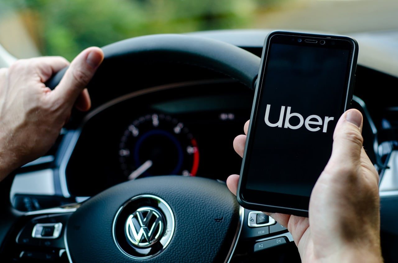 UBER TERÁ QUE INDENIZAR PASSAGEIRA VÍTIMA DE INTOLERÂNCIA RELIGIOSA