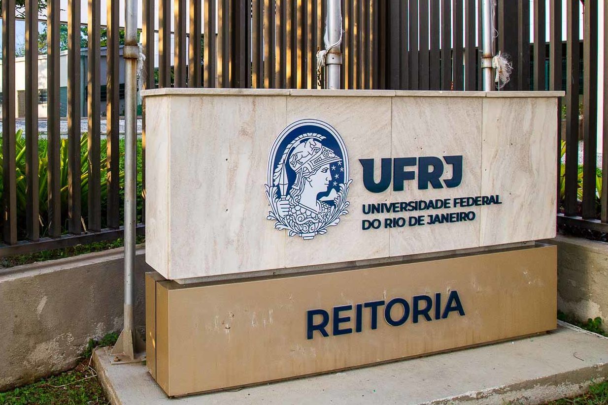 Justiça Federal anula etapas de concurso para professor da UFRJ por ausência de critérios objetivos e falta de motivação nas avaliações