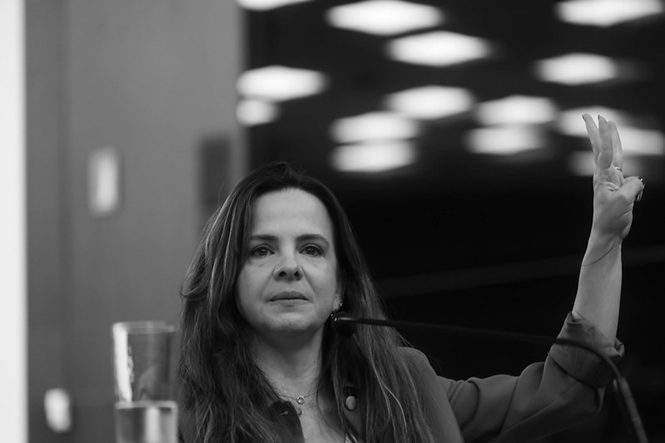 Filha de Lindomar Castilho emociona público no TJSC ao falar do feminicídio de sua mãe