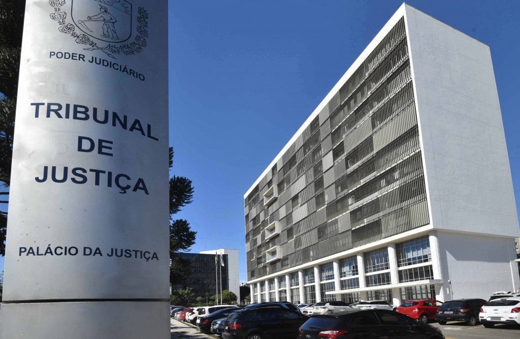 Justiça do Paraná determina reclassificação de candidata em concurso para professora após erro na prova de títulos