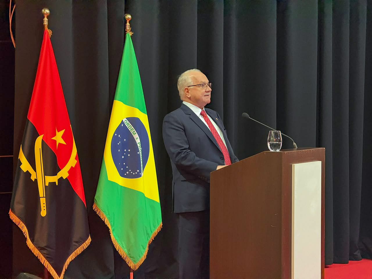 Fachin defende independência do Judiciário e alerta para ameaças à democracia