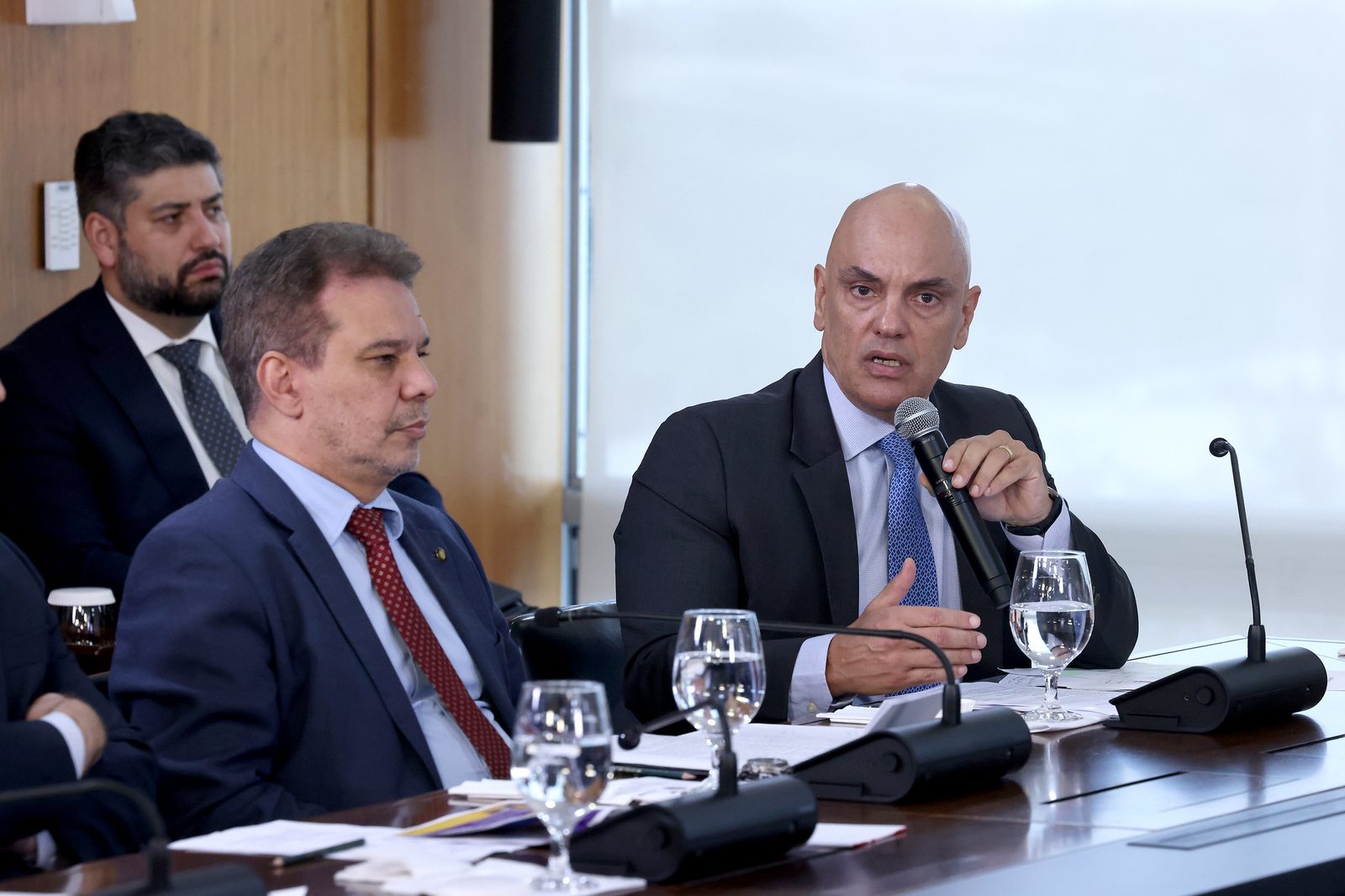 Alexandre de Moraes defende integração entre Poderes e uso de IA para prevenir feminicídios