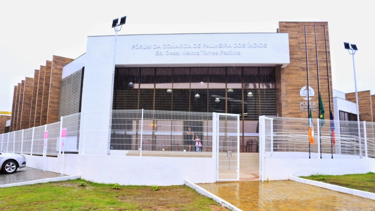 Decisão garante tratamento no feminino a mulher trans levada a júri em Alagoas