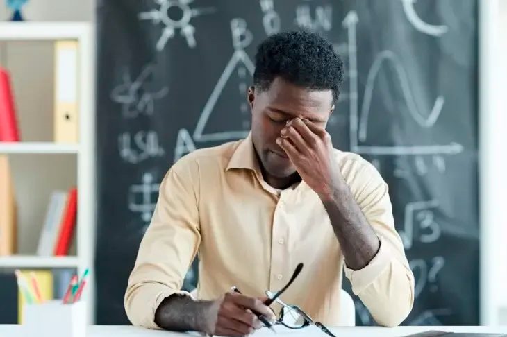 Projeto obriga escolas e universidades a oferecer apoio psicológico a profissionais da educação