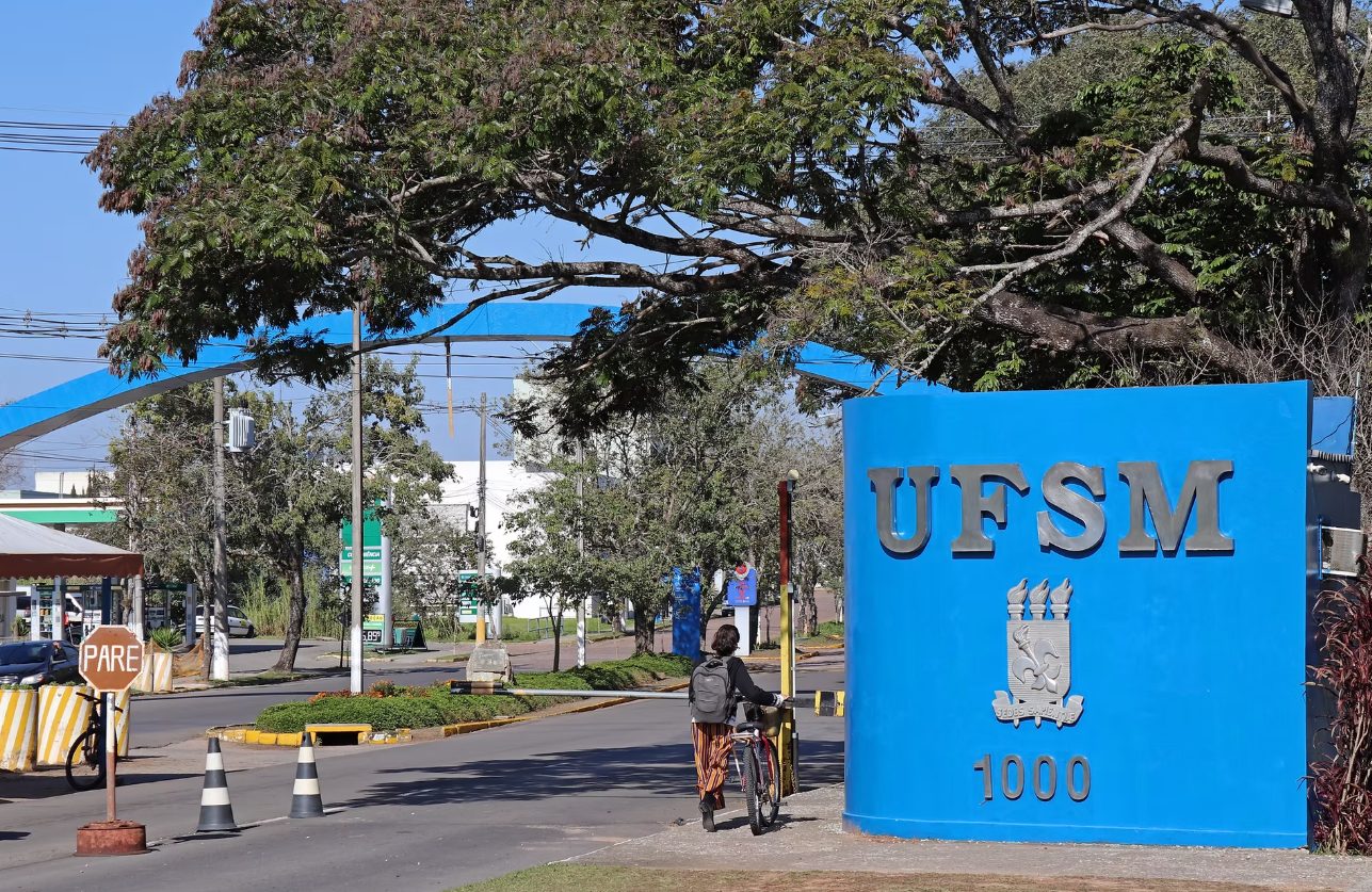 Justiça Federal condena homem por forjar vínculo de trabalho para sobrinha ingressar em Medicina na UFSM