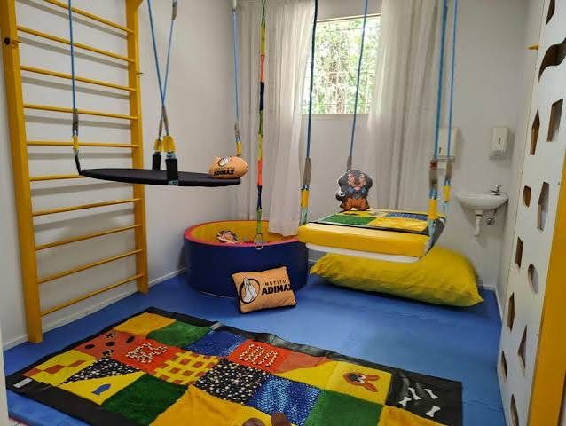 TJSP mantém lei que obriga shopping centers a instalar salas de regulação sensorial para pessoas com TEA